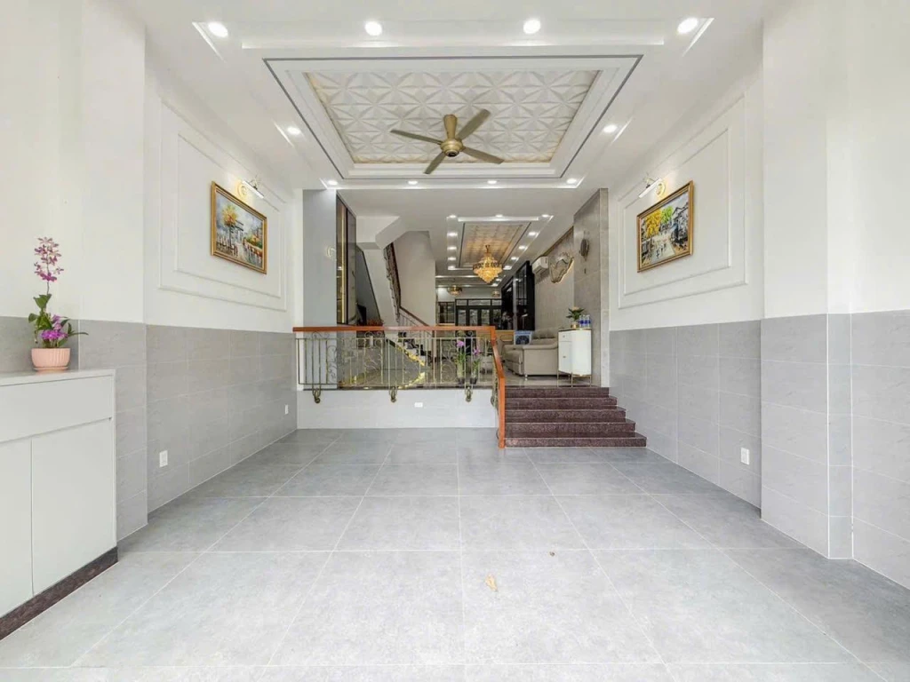 Nhà đẹp tân cổ điển, có thang máy, 4 tầng lung linh, khu cán bộ ở đông
