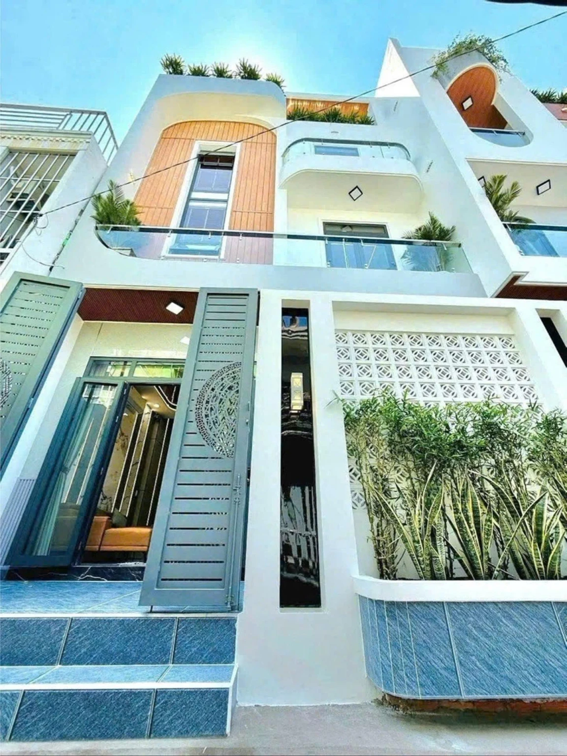 Nhà rộng hơn 6m, có phòng ngủ tầng trệt, cạnh Phú Mỹ Hưng, chỉ 6.3 tỷ