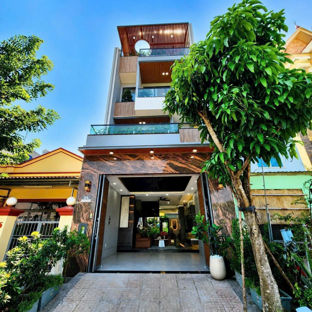 Giảm 1 tỷ căn nhà cạnh Phú Mỹ Hưng, có thang máy, 5x18m, full nội thất