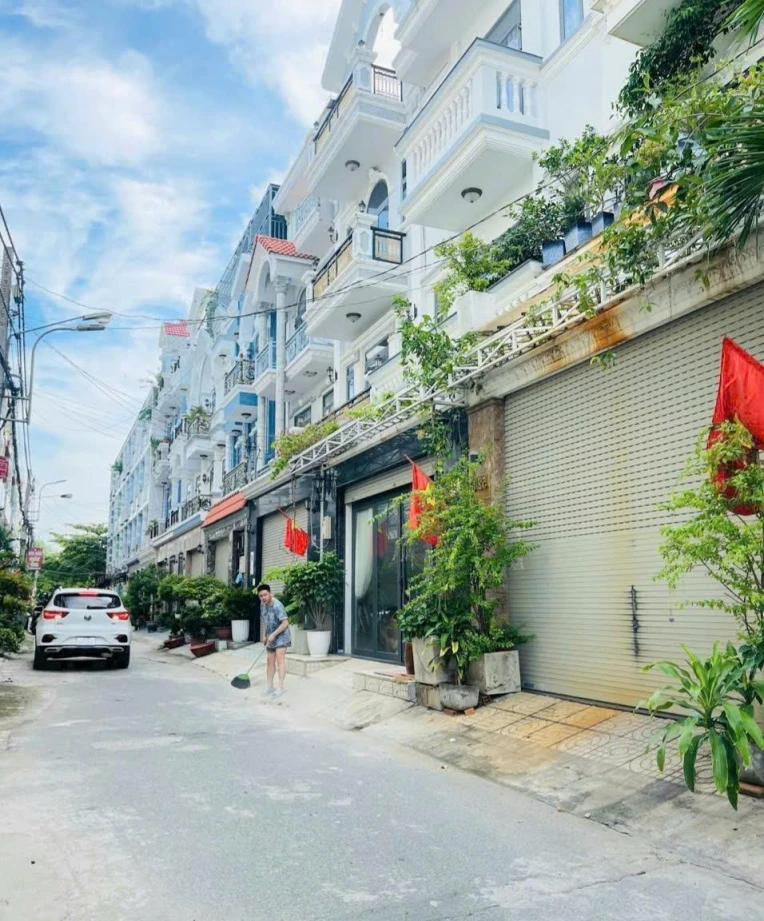 Nhà hẻm oto Huỳnh Tấn Phát, khu dân trí cao, 5.5x15m, 4 tầng, 8.8 tỷ