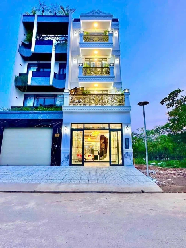 NHÀ ĐẸP RẠO RỰC NGAY TRUNG TÂM QUẬN 7, XEM LÀ THÍC, THANG MÁY TRONG NHÀ