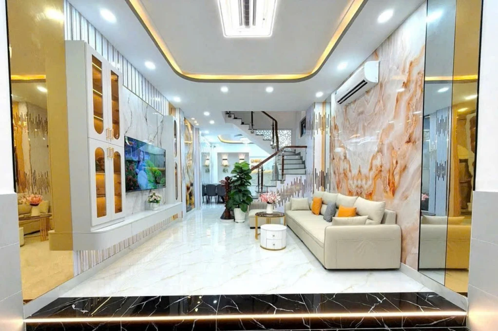 Nhà vừa ở vừa kinh doanh, dân đôn, xe hơi tránh nhau, cạnh Phú Mỹ Hưng, chưa tới 9 tỷ
