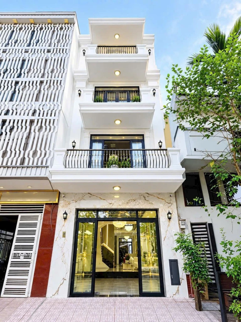 NHÀ CÓ THANG MÁY, VỪA Ở VỪA KINH DOANH, 5X18M, FULL NỘI THẤT, CẠNH PHÚ MỸ HƯNG