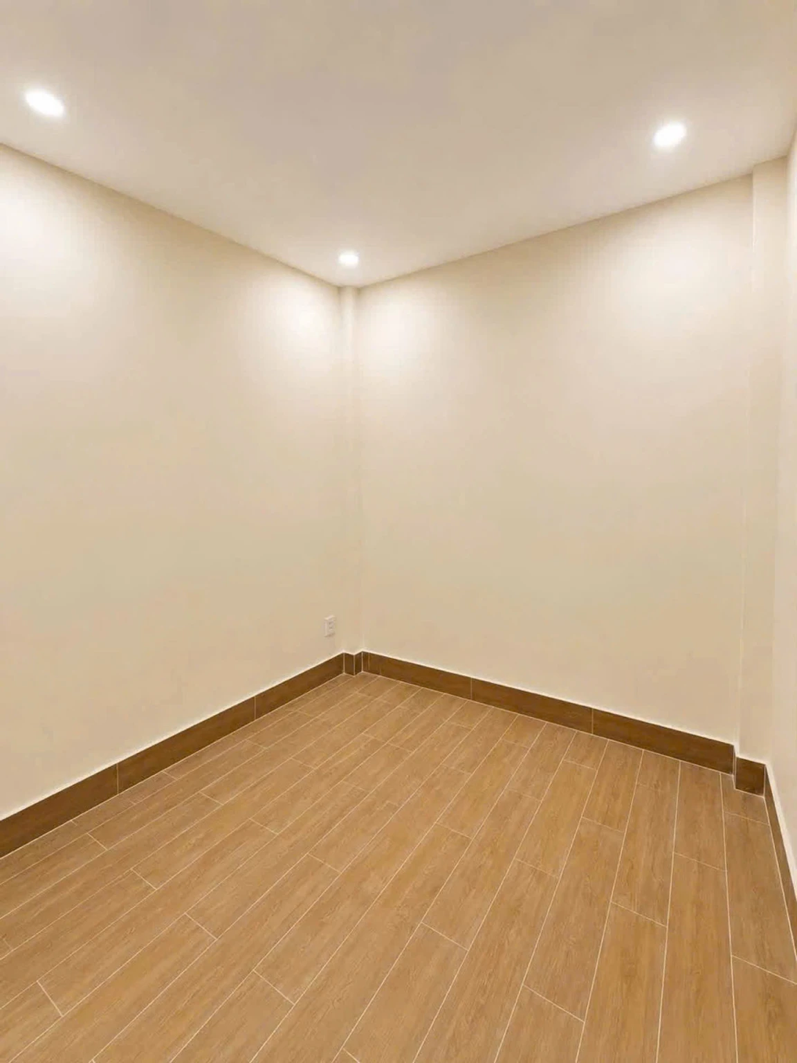 Bán nhà hẻm rộng 3.5 m thông thoáng tôn đản ba gác máy

 phường Khánh Hội Q4 - 4 PN 5 WC chỉ 3 đ