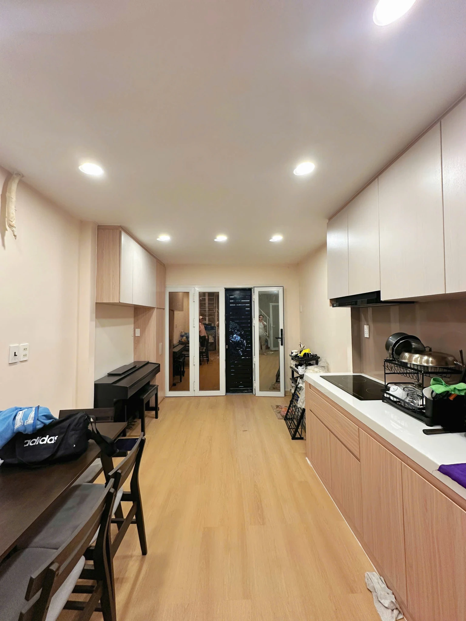 bán nhà mới cách mặt tiền xe tải khánh hội 50 m
3 tầng có 4 đ