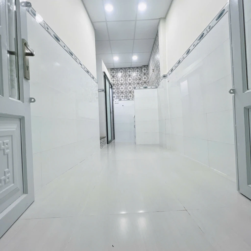 Sát mặt tiền Q 4
chỉ 1 tỷ