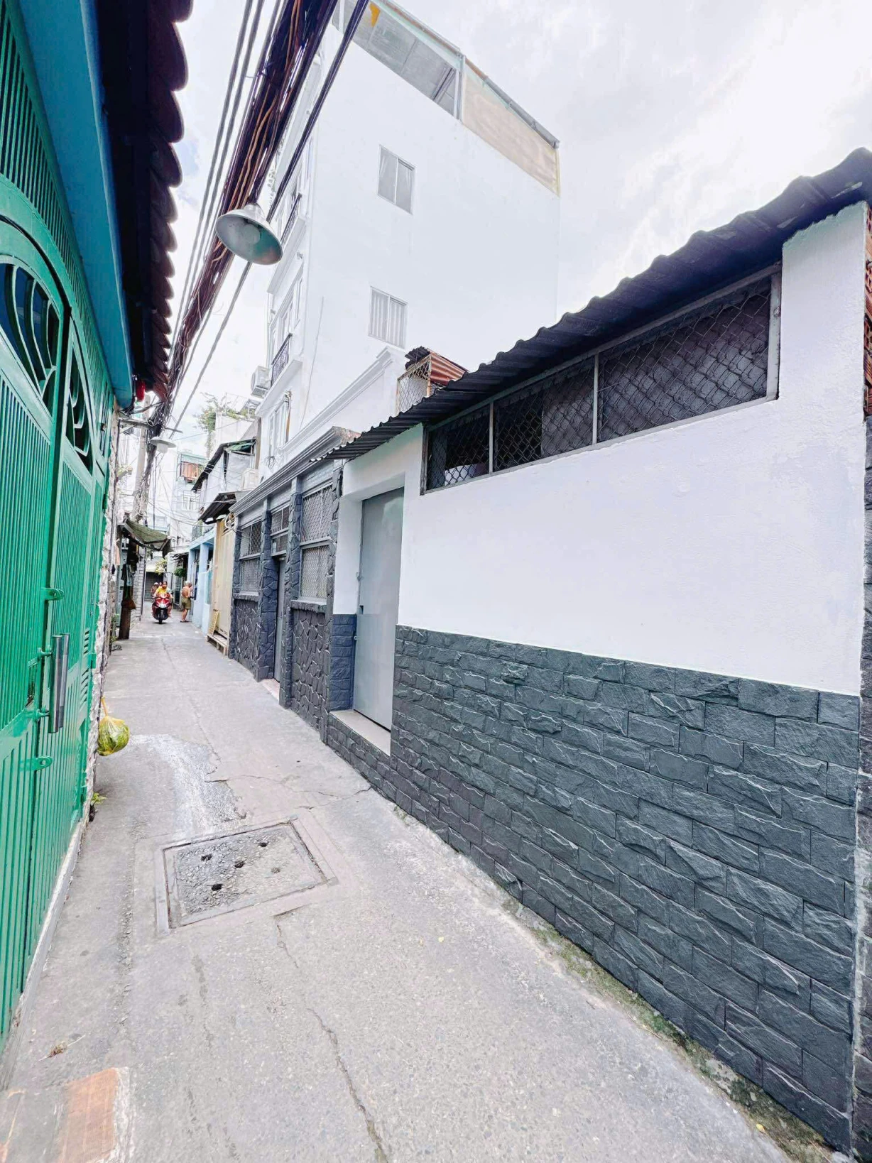 bán nhà trung tâm q4 Ngang 10 x 12 
có 60 triệu m2