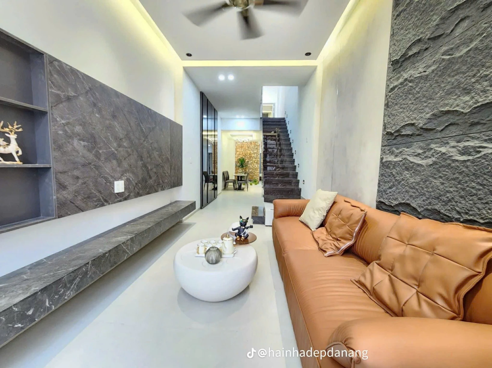 bán nhà sát mặt tiền trung tâm Q4 
DÀI 20 X NGANG 2,6 M ĐÚC MỚI 3 TẤM 
CÓ 3 Đ