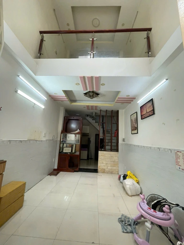 MẶT TIỀN KINH DOANH HOÀNG DIỆU 
ĐÚC 4 TẤM CÓ 5Đ ĐỐI DIỆN Q1