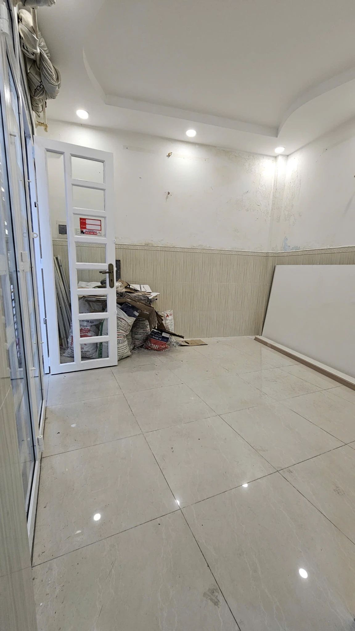 bán nhà trung tâm Q4 đối diện Q1

hẻm thông 1 trục NGANG 5M 

Ngang 7 dài 4 - 4 TẤM CÓ 4 Đ