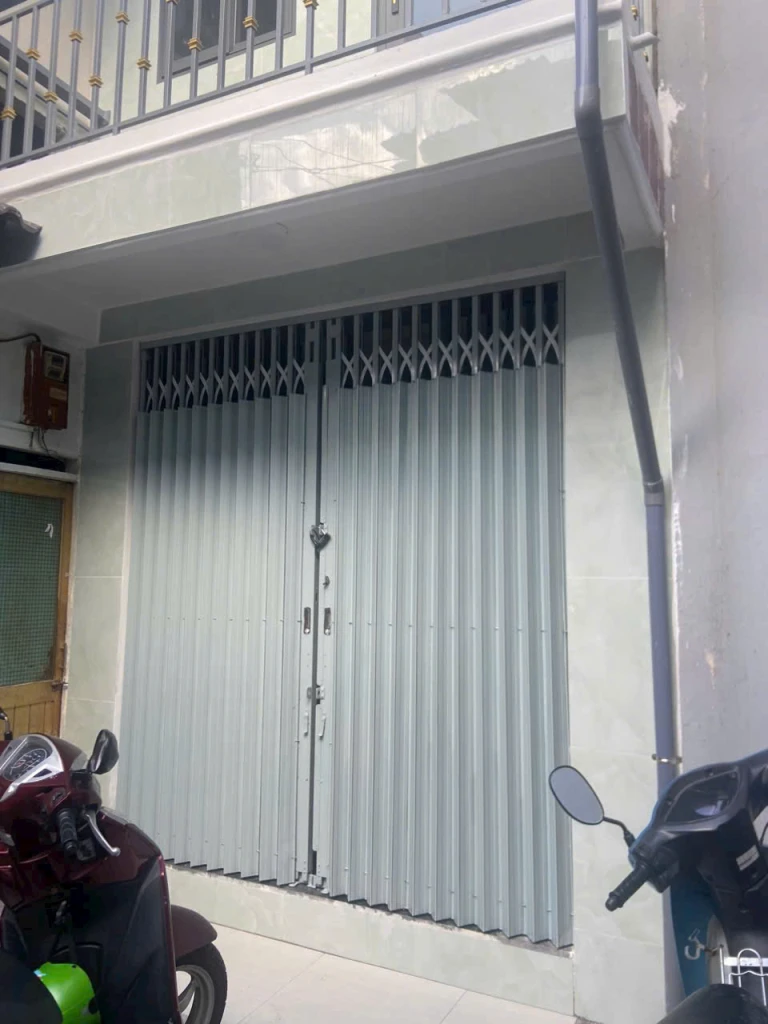 Bán nhà tôn đản q4 nhà mới đúc bê tông 
Diện tích đất 23.5 m2 có 3 đ
