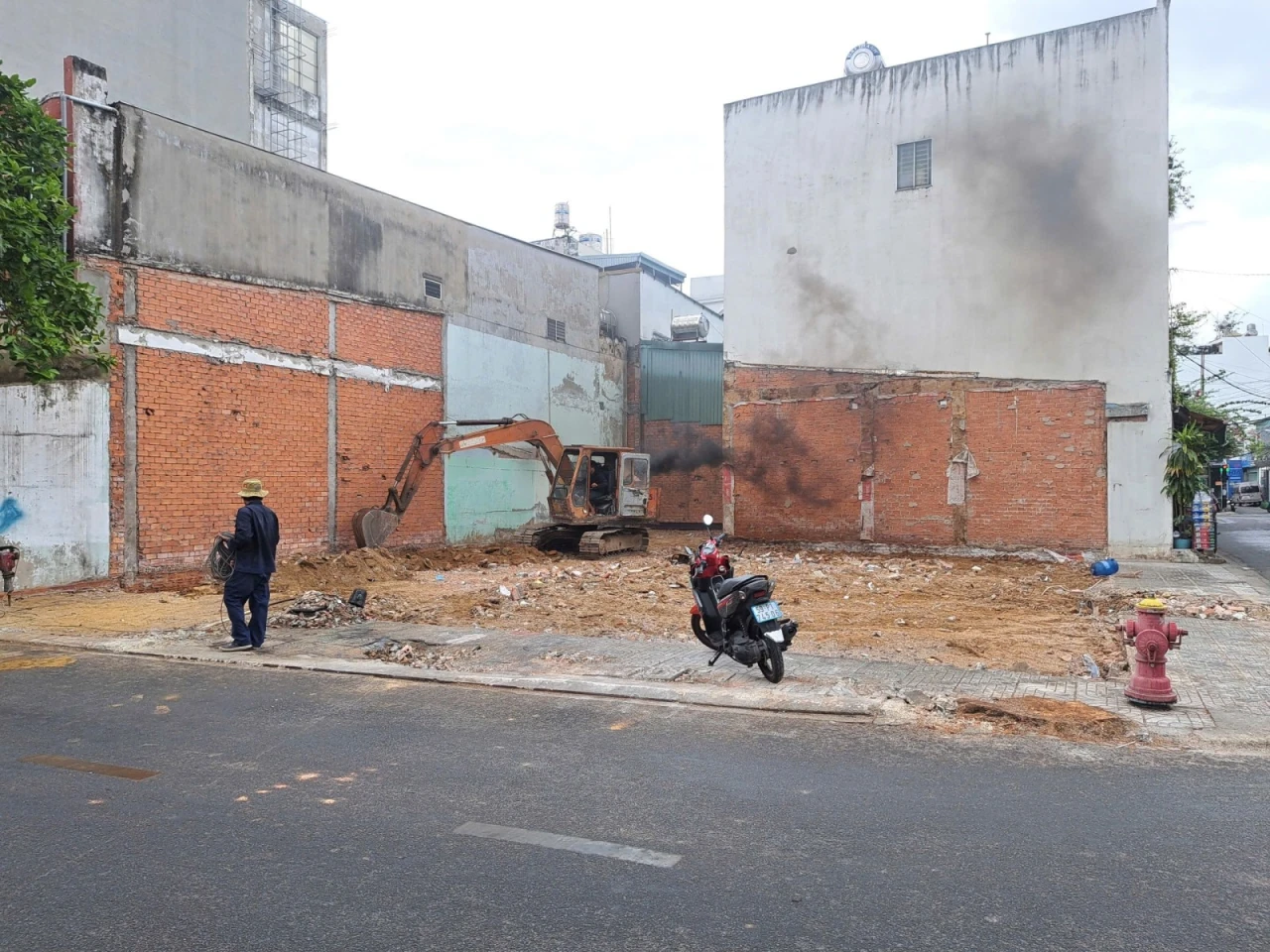 ĐẤT LÔ GÓC HAI MẶT TIỀN THOÁNG MÁT-KD ĐỈNH.
VÀI BƯỚC CHÂN RA SONG HÀNH TRƯỜNG CHINH-GIÁP TÂN BÌNH 210M2