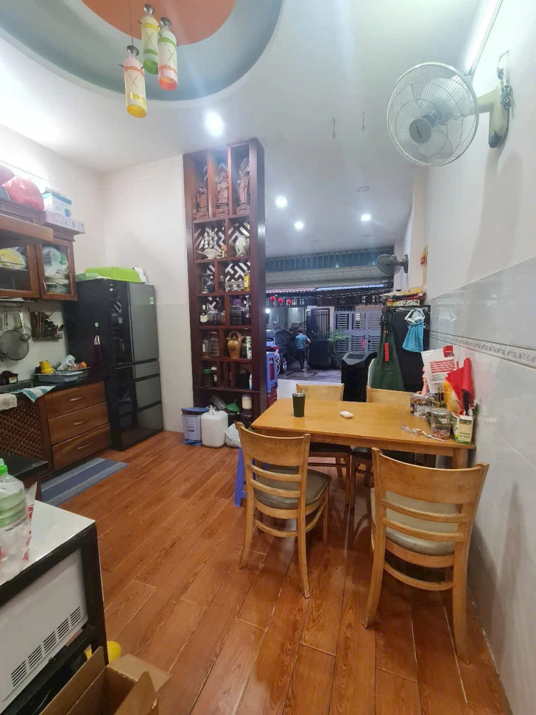 Bán nhà ngõ 15B Bến Nghé Q.1: 72m2 x 4 tầng - 4PN, sổ hồng trao tay, giá 5.8 tỷ - Cơ hội an cư lý tưởng, tiện ích đầy đủ!