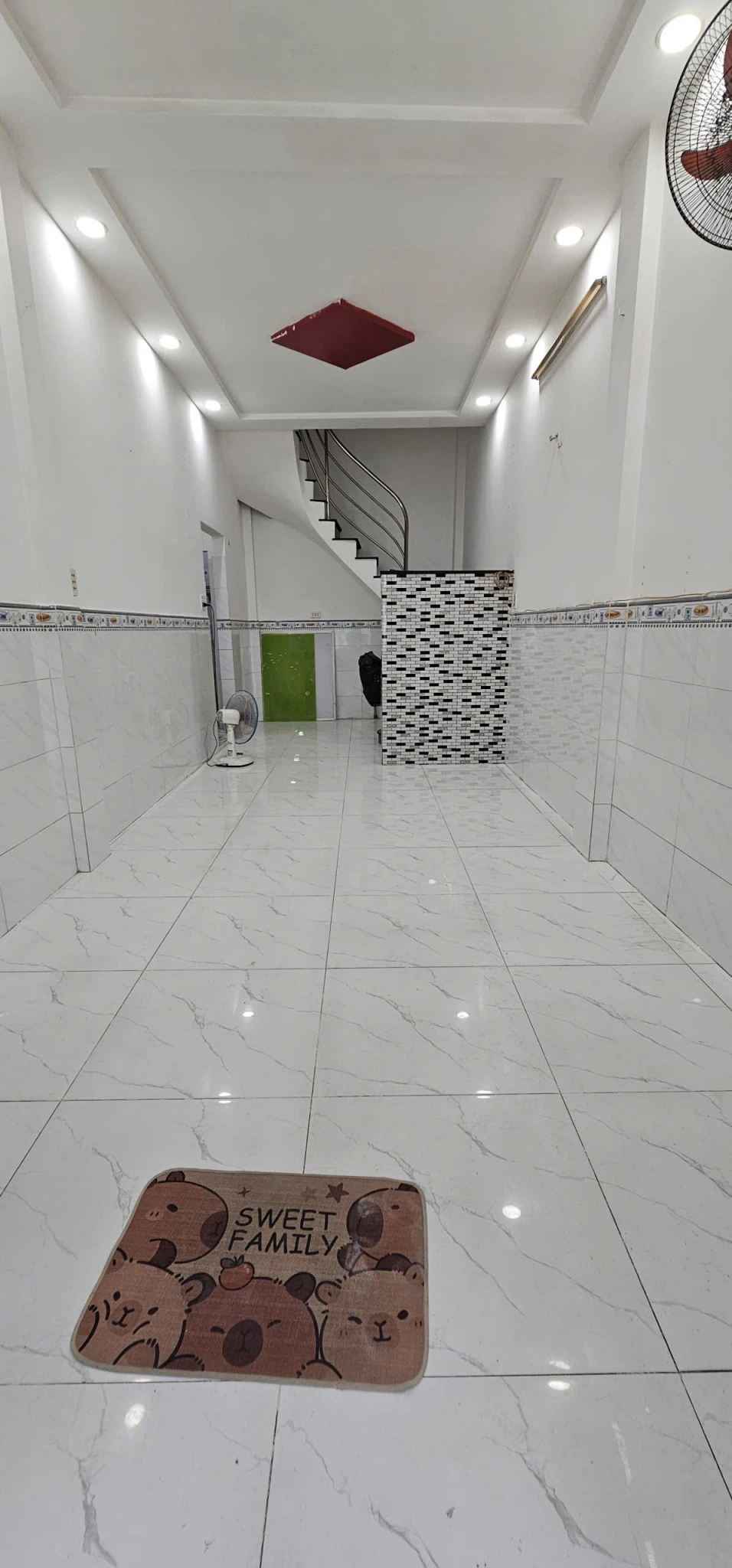 Bán nhà sát mặt tiền xe hơi 

Ngang 3 dài 9 nở 5 m đúc bê tông 

có 3đ