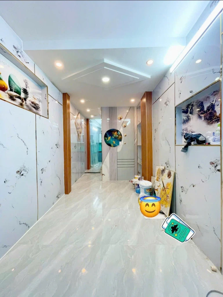 bán nhà sát mặt tiền q4 
6PN 5WC SHR CÓ 4 Đ