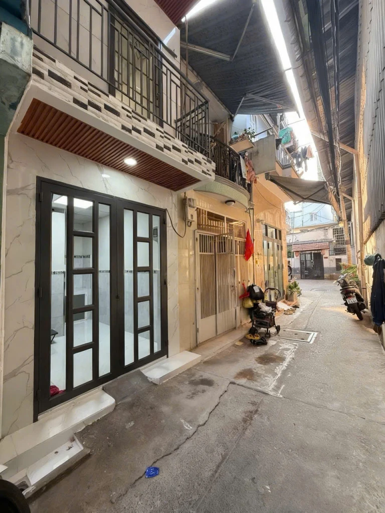Bán  NHÀ ĐẸP QUẬN 4 - SÁT VÁCH QUẬN 1 - GIÁ : 1 tỷ450 triệu 

​