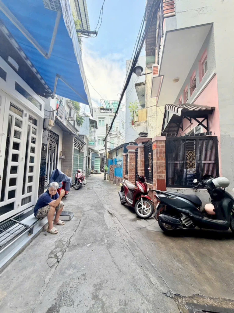 Bán nhà đẹp Q4 CÓ 3Đ – ĐÚC XÂY DỰNG MỚI 3 TẤM
