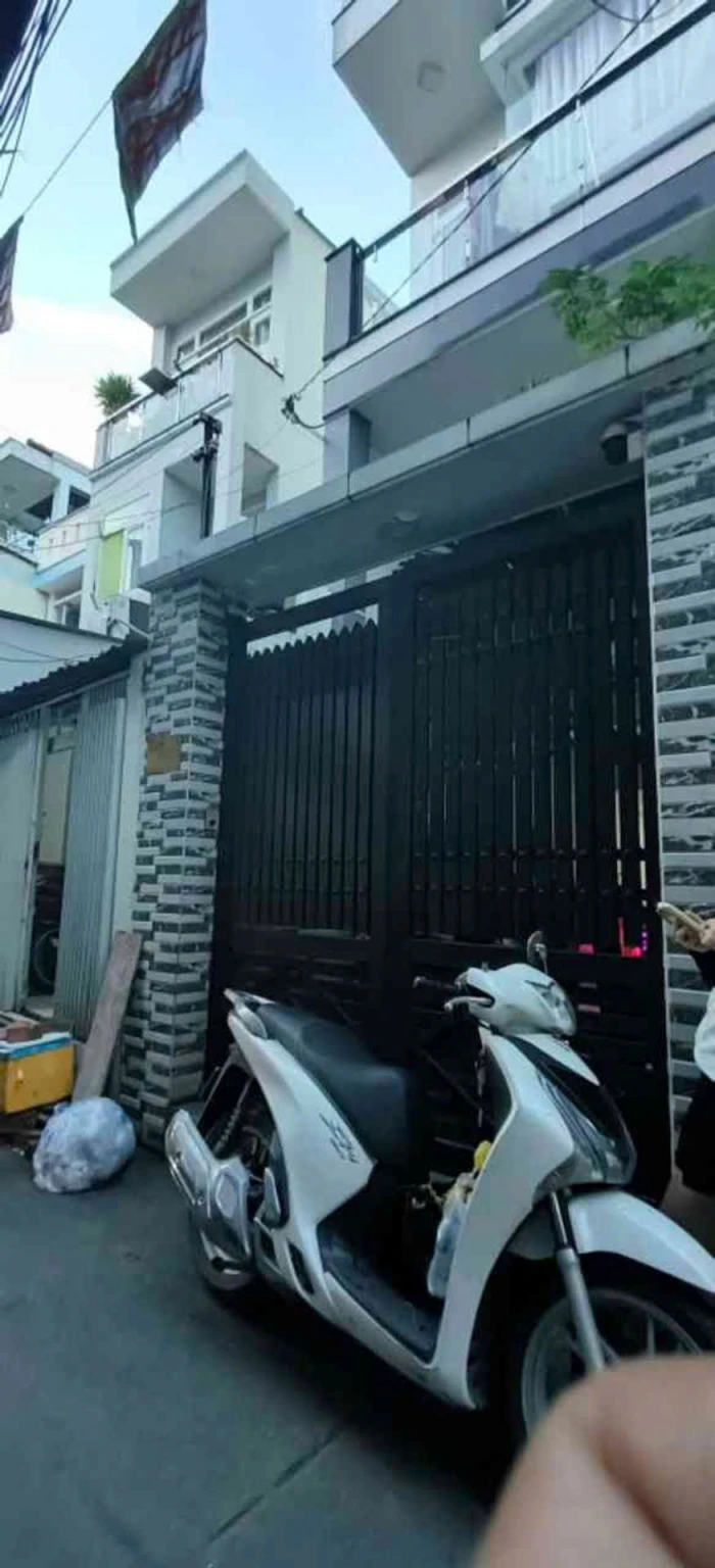 bán nhà  hẻm thông rộng Q4 
NGANG 3.2 X 19