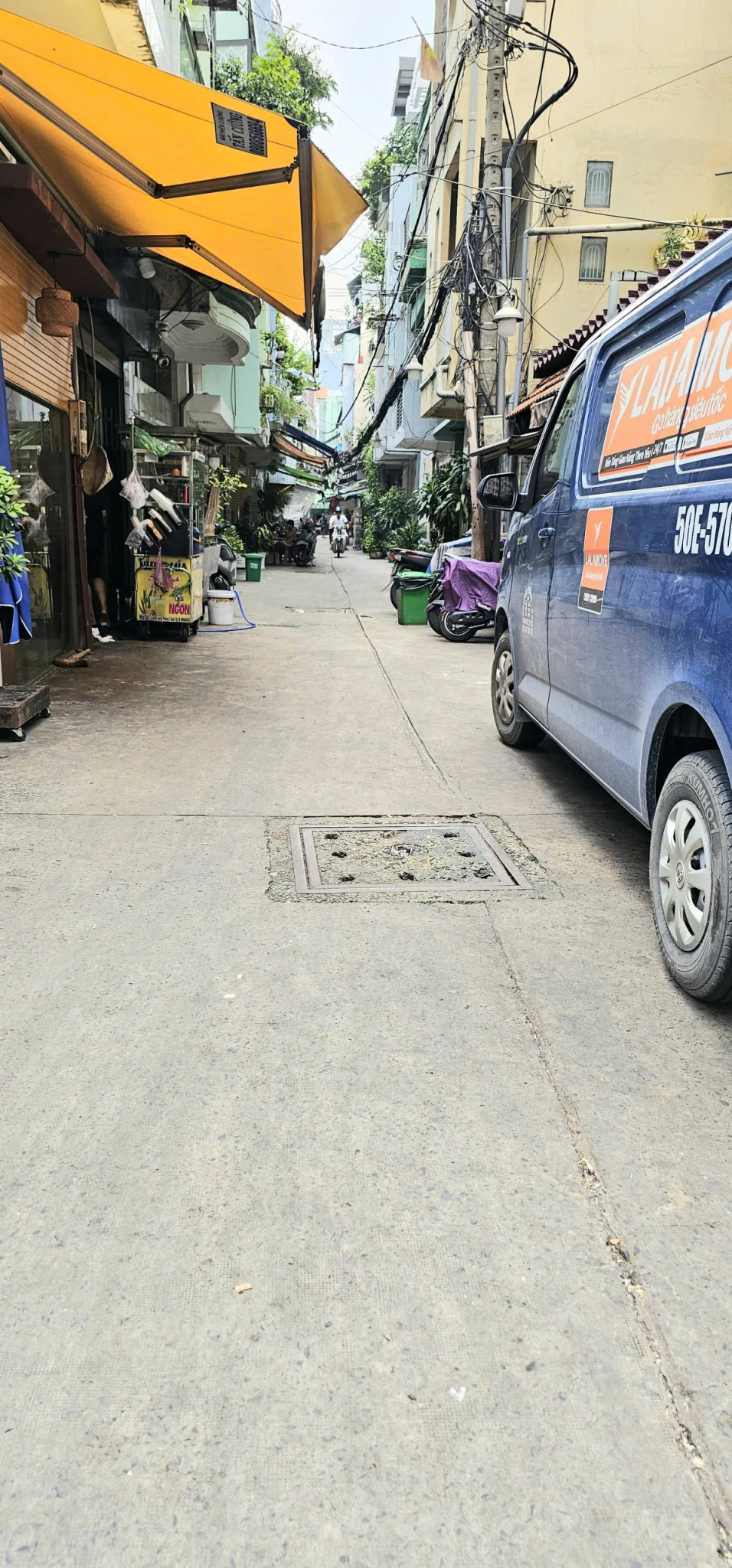 Sát mặt tiền xe hơi Hoàng Diệu Q4 
Nhà mới xây dựng 4 tấm