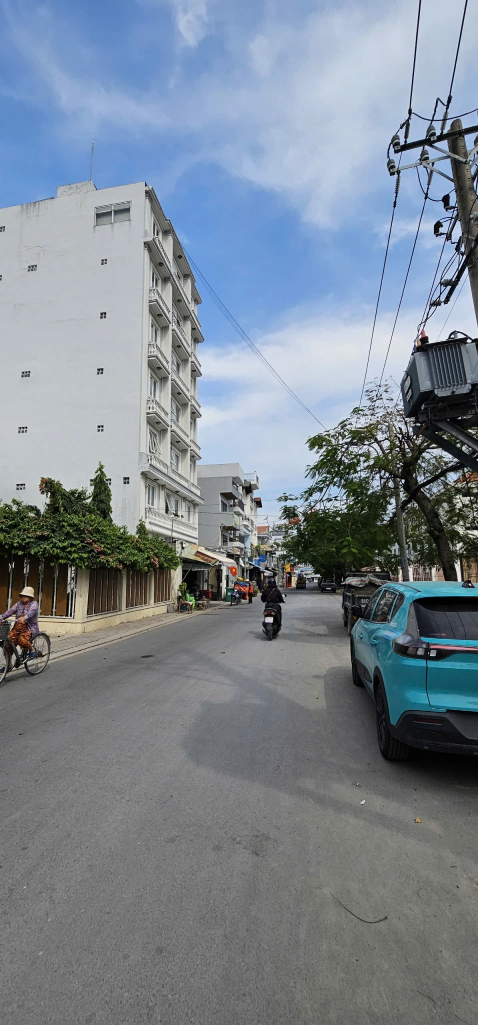 Bán biệt thự phố Ngang 4 dài 19 m 

4 Tấm Tiện Kinh doanh ở lâm văn bền 
Hơn 11 tỏi