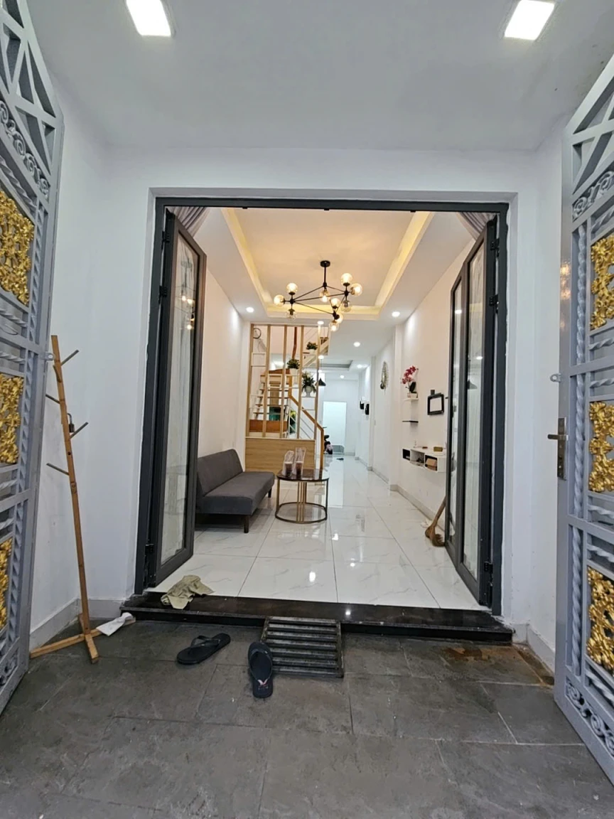 SÁT MẶT TIỀN KHÁNH HỘI ĐÚC BÊ TÔNG 

DIỆN TÍCH ĐẤT 41 M2 CÓ HƠN 4 TÊ