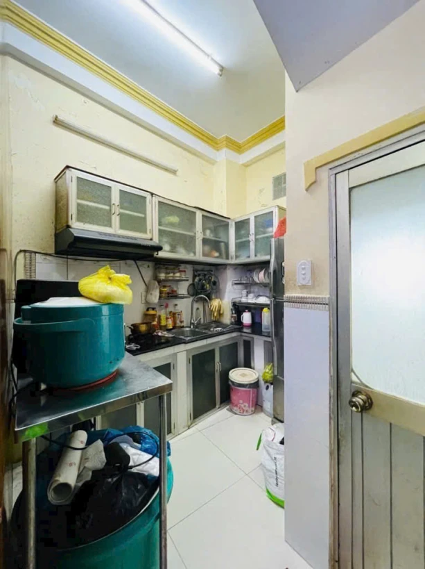 bán nhà khánh hội Q4 
Đúc bê tông Ngang 3.42 x 13 có 3 đ