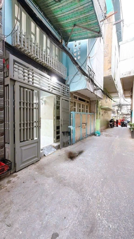 Bán nhà sát mặt tiền ĐÚC 5 TẤM 
Ngang 3 nở hậu vuông 4.5 dài 6m2
có 4 đ