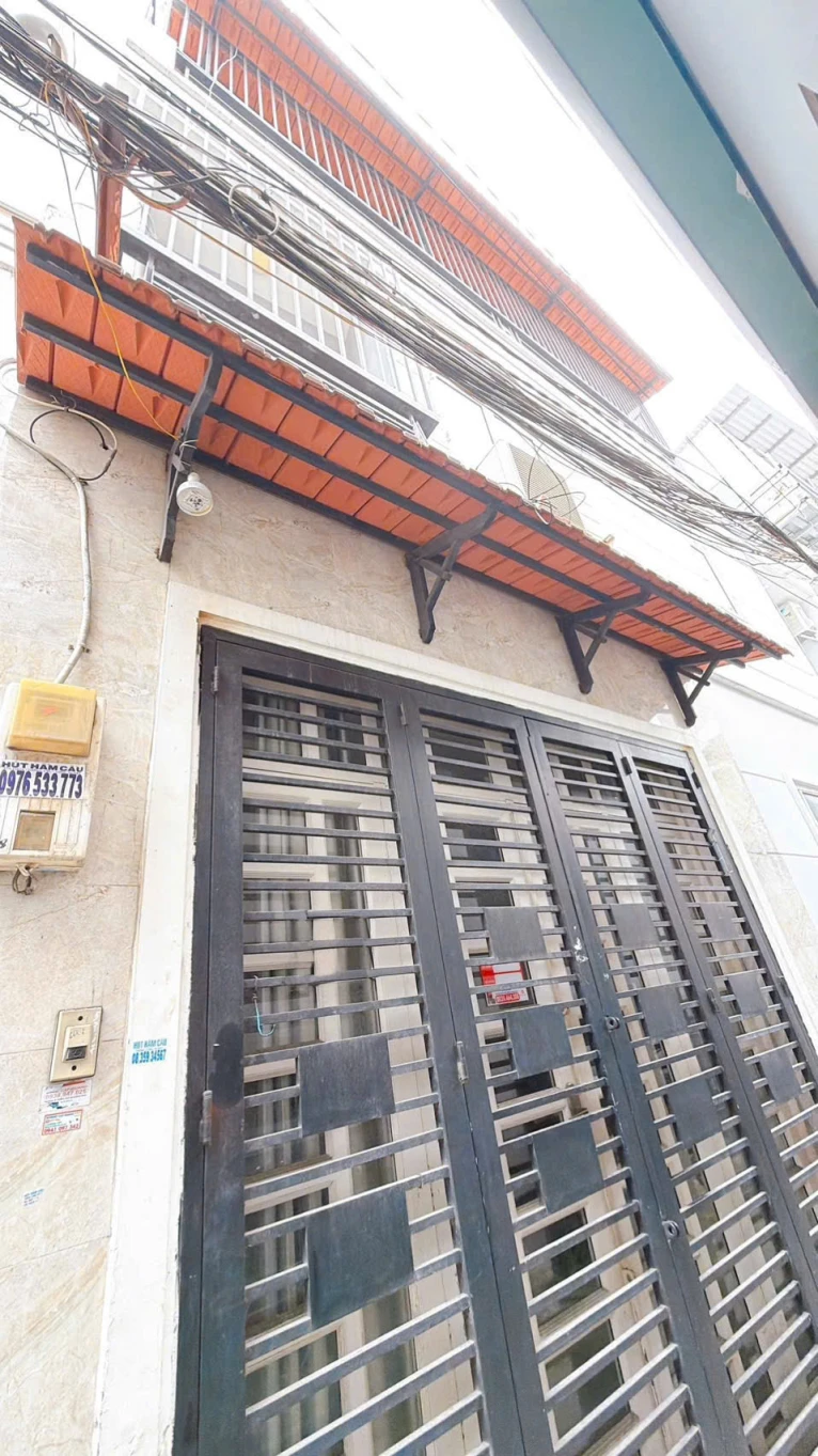 bán nhà trung tâm Q4 
hẻm thông 1 trục 
Ngang 6 dài 4 - 4 TẤM CÓ 4 Đ