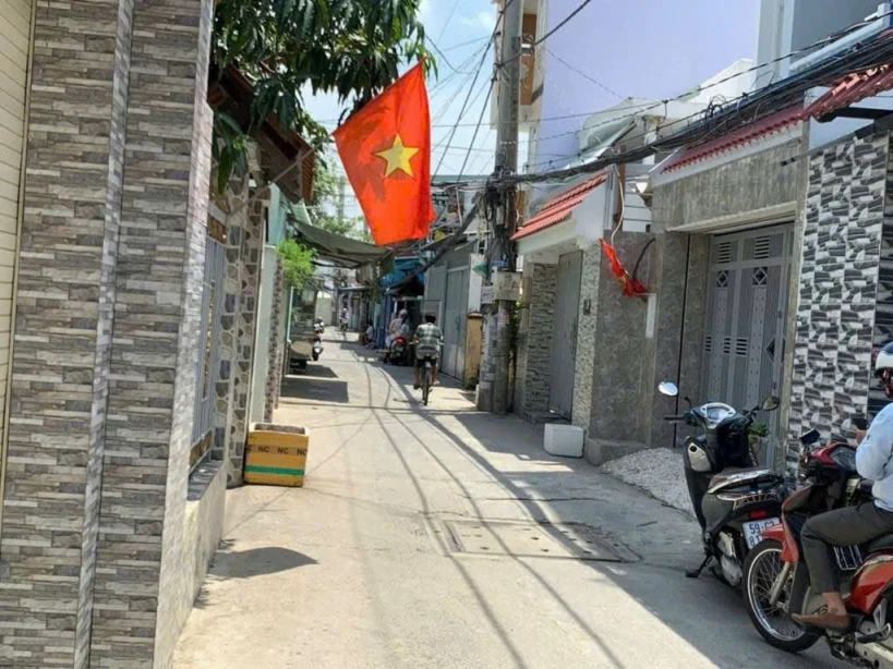 NHÀ NGAY CẦU PHÚ XUÂN - HẺM XE HƠI GẦN NHÀ 20 M - NHÀ 2 TẦNG NGANG 5M  THÔNG SỐ ĐẸP- KHU DÂN CƯ HIỆN HỮU