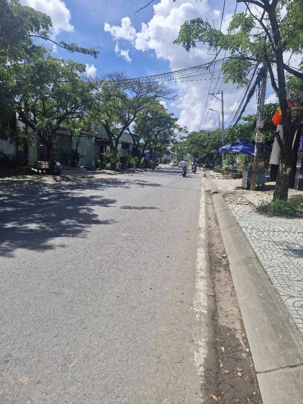 Chủ cần bán gấp nên có giá tốt cho khách thiên chí mua ạ. Giá chào mới 3.8 tỷ,  Nguyễn Bình