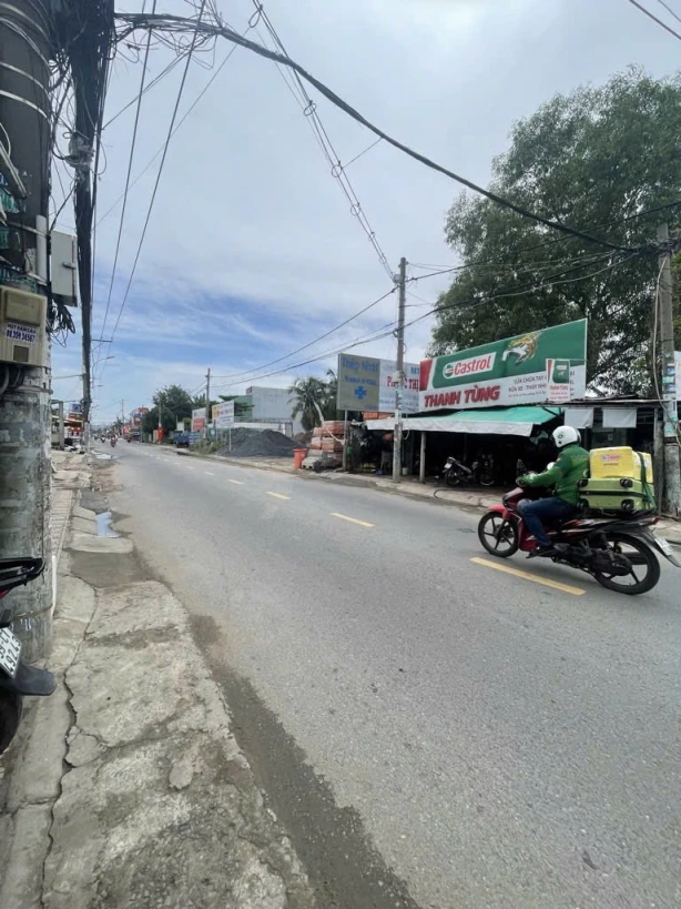 Bán gấp nhà mặt tiền Lê Văn lương xã nhơn đức huyện nhà bè gần công an xã. Giá chỉ có 5ty950.