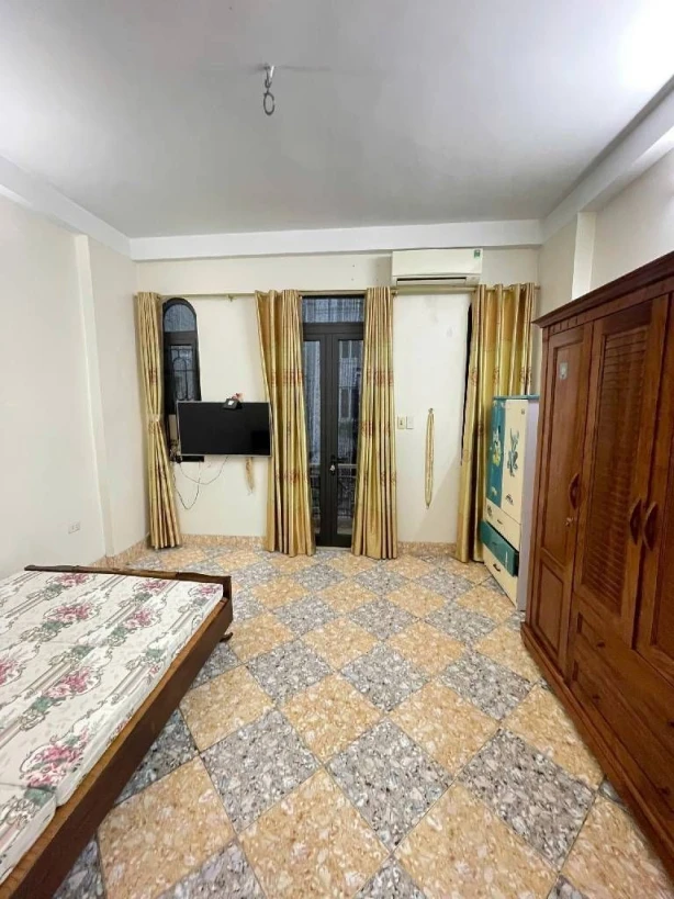 Bán nhà 5 tầng dân xây nguyên bản gần ô tô đường hoàng mai