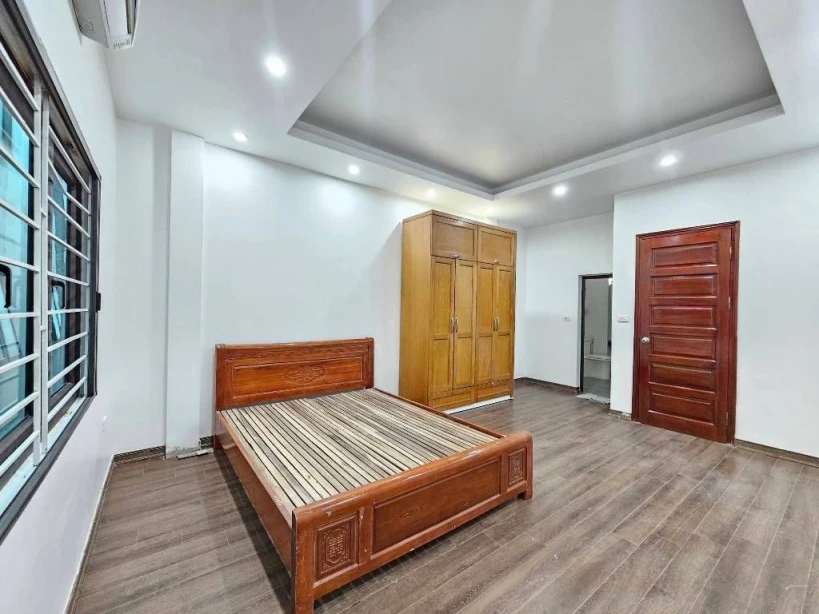 Bán nhà thạch bàn 5 tầng long lanh ô tô đỗ cổng long biên