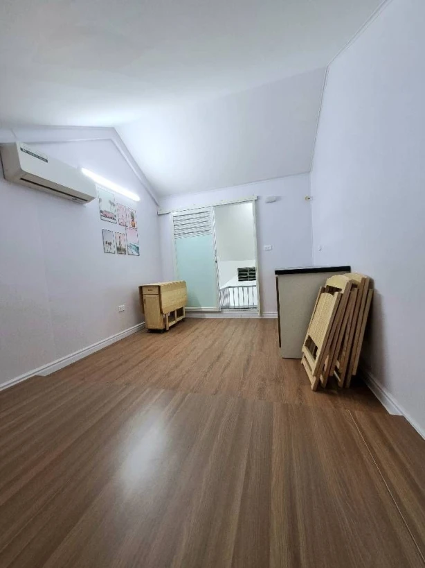 Hơn 2 tỷ bán nhà tập thể tầng 2 mặt phố mai động hoàng mai