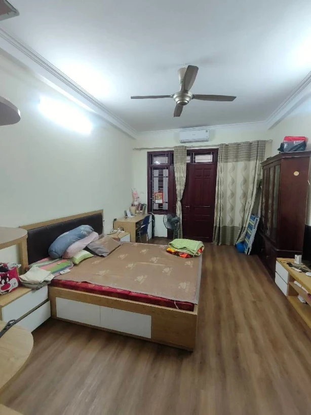 Bán nhà trương định 5 tầng long lanh dân xây lô góc hoàng mai