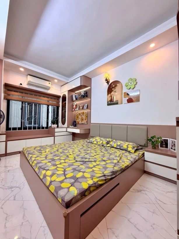 Bán nhà gốc đề 5 tầng siêu đẹp long lanh hoàng mai