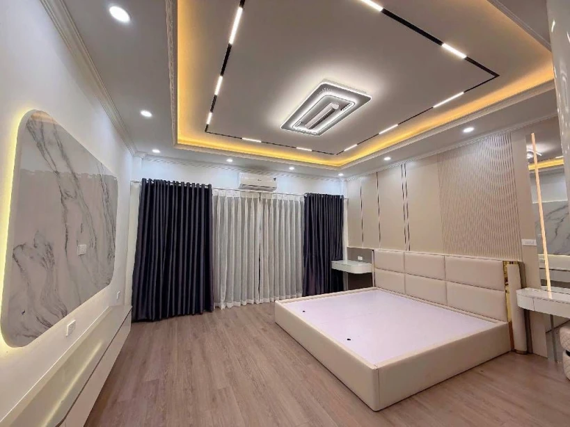 Siêu phẩm trần khát chân bán nhà 6 tầng thang máy long lanh lô góc hai bà trưng