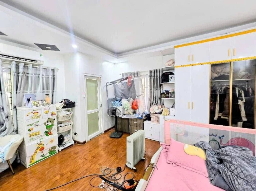 Bán nhà ngũ nhạc 5 tầng dân xây lô góc sát phố hoàng mai