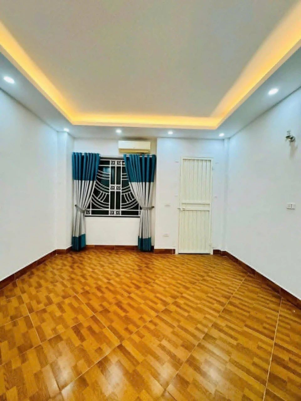 Bán nhà trương định 4 tầng dân xây ngõ thông kinh doanh 20M ra phố hoàng mai