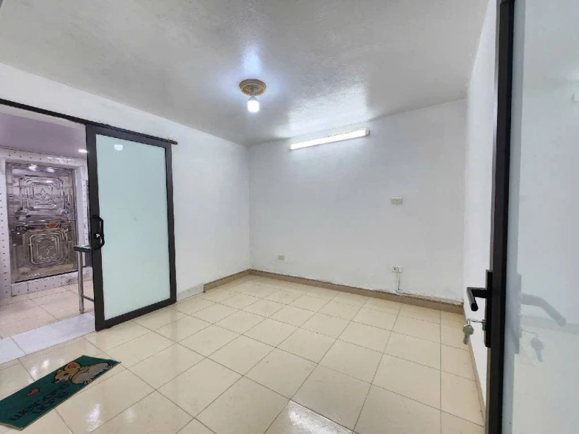 Bán nhà tập thể tầng 1 quỳnh mai 85M ô tô tránh kinh doanh hai bà trưng