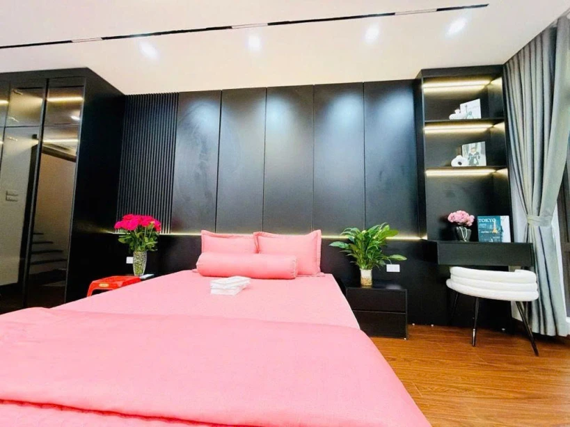 Bán nhà ngõ quỳnh 5 tầng long lanh ô tô cách 50M hai bà trưng