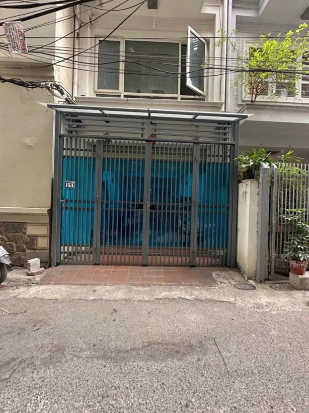 Bán nhà phương mai 5 tầng dân xây phân lô ô tô tránh vào nhà kinh doanh đống đa