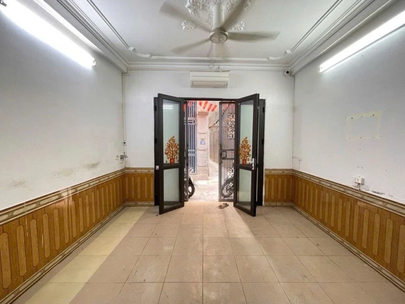 Bán nhà trương định 4 tầng đẹp dân xây lô góc ngõ thông hoàng mai