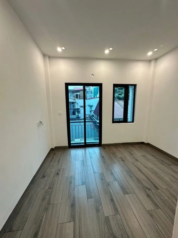 Bán nhà đông thiên 5 tầng long lanh 50M ra phố hoàng mai