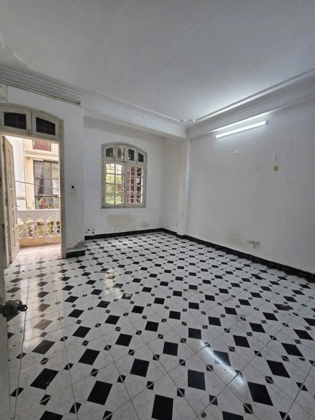 Bán nhà phân lô trương định siêu hiếm 4 tầng vỉa hè nhiều ô tô tránh hai bà trưng