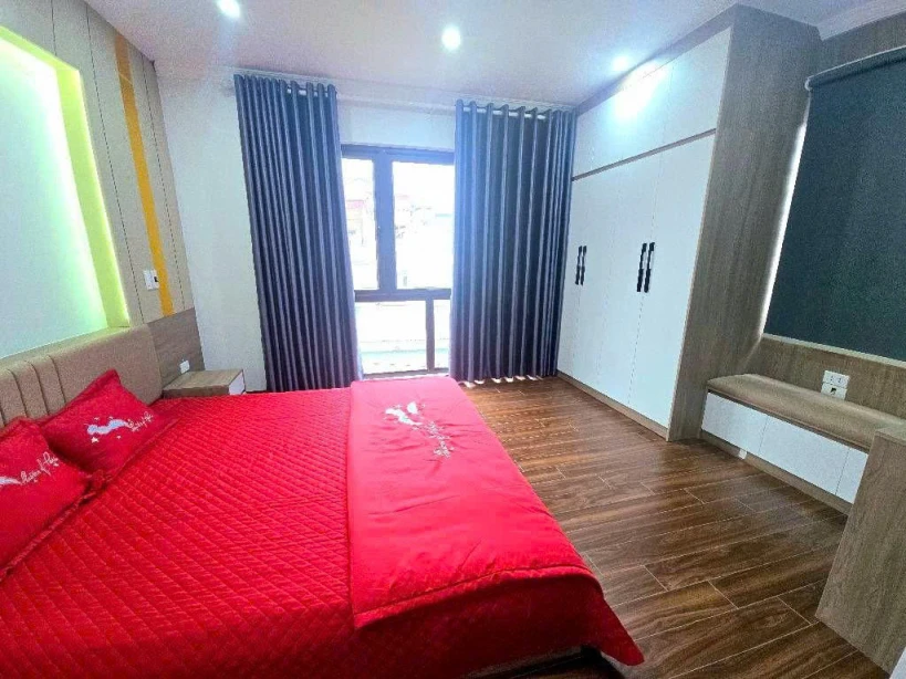 Bán nhà ngũ nhạc 6 tầng thang máy long lanh ô tô tránh vào nhà sát phố hoàng mai