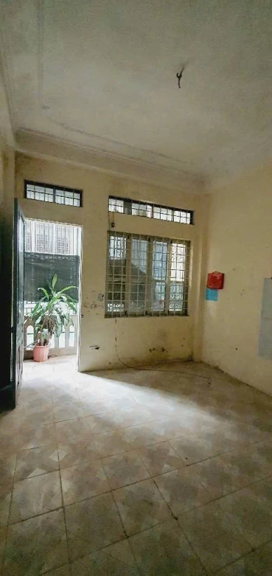 Hơn 4 tỷ sổ riêng đẹp bán nhà ngọc hồi 4 tầng dân xây gần phố hoàng mai