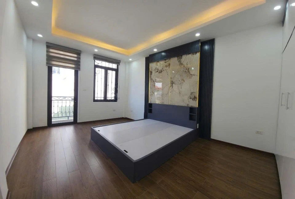 Bán nhà giải phóng 5 tầng long lanh ở ngay 80M ra phố hoàng mai