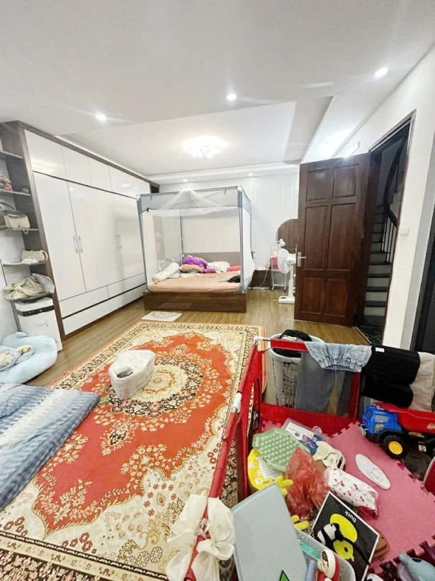 Bán nhà thanh lân 5 tầng long lanh dân xây ở ngay gần phố hoàng mai