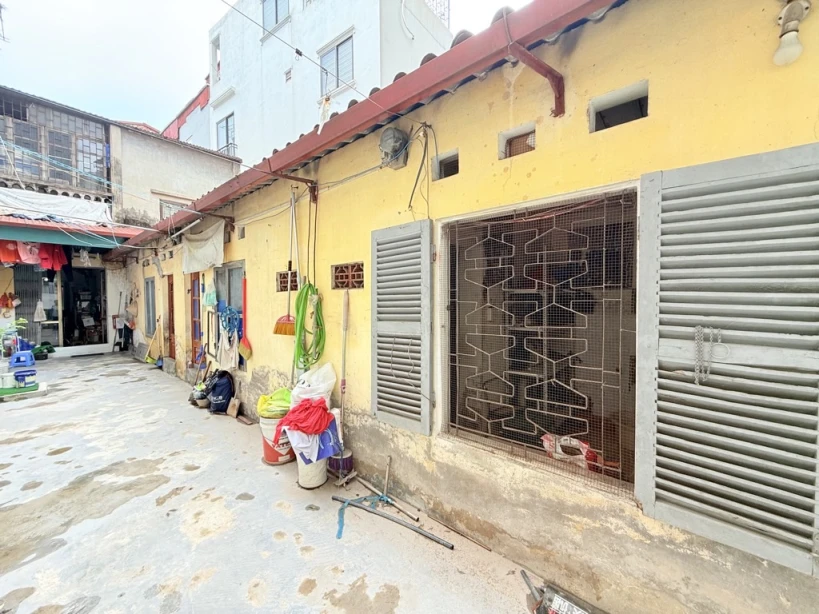 Bán đất ngõ 281 trần khát chân 150M lô góc cách phố 80M hai bà trưng